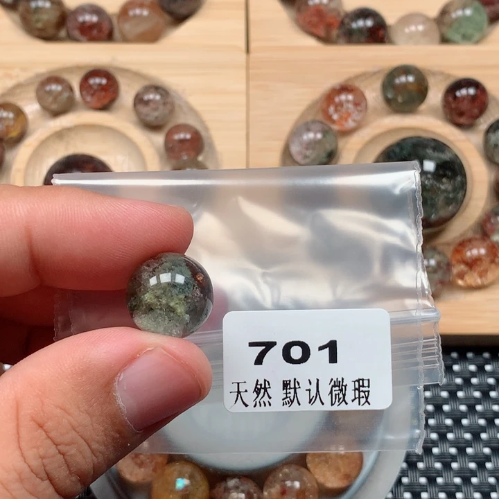 哈***尼未镶嵌水晶吊坠(不含链)