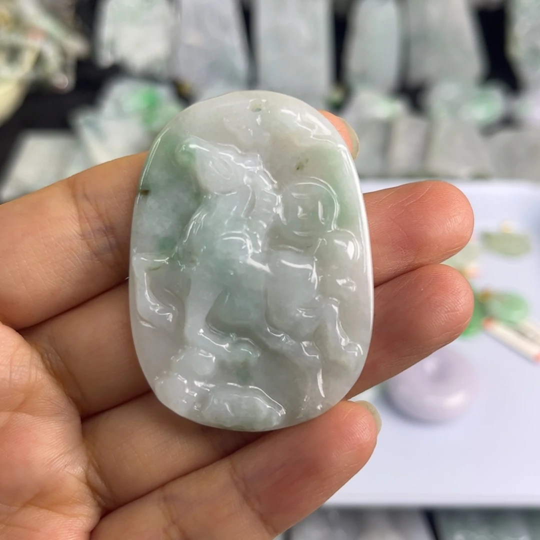 翡翠未镶嵌吊坠(赠链)瑕疵