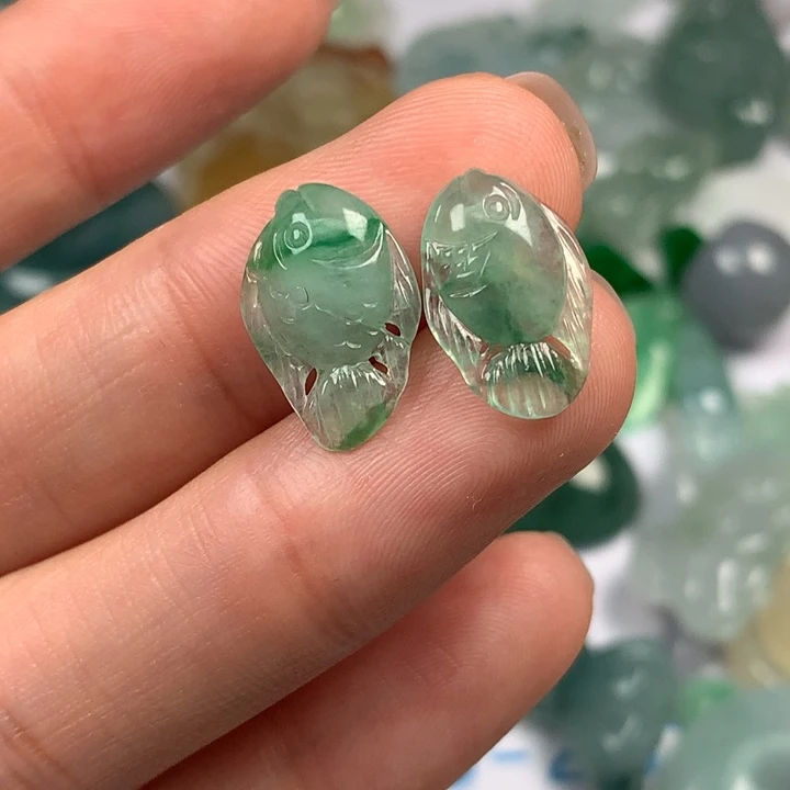 云***️翡翠未镶嵌颈饰翡翠