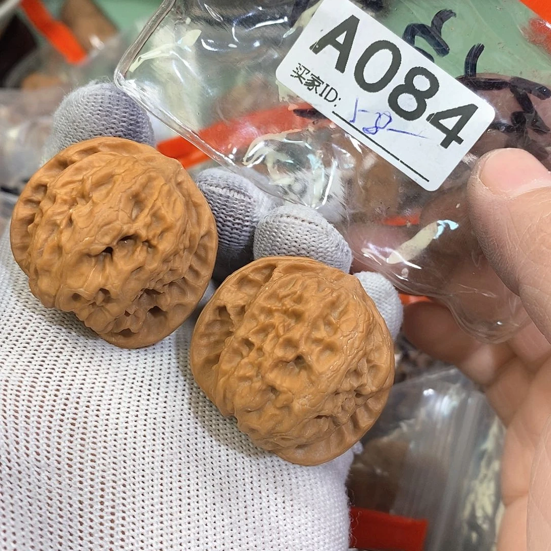 桃核把件野狼39尺。