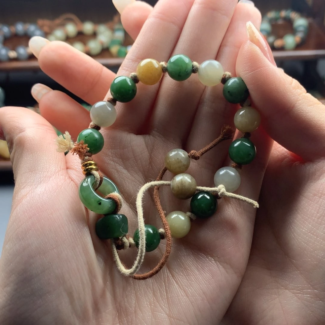 颈饰未镶嵌和田玉（糖玉）盛****)