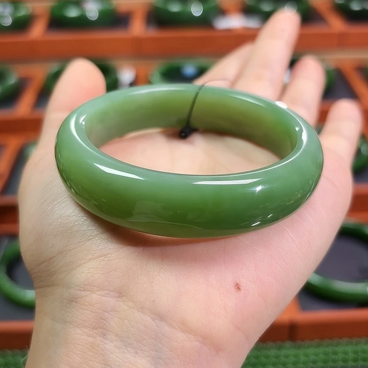 和田玉（碧玉）未镶嵌手镯