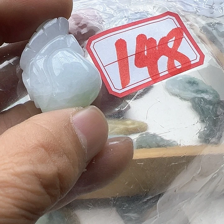 翡翠颈饰未镶嵌啊****湫