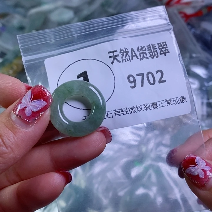 翡翠颈饰未镶嵌吊坠