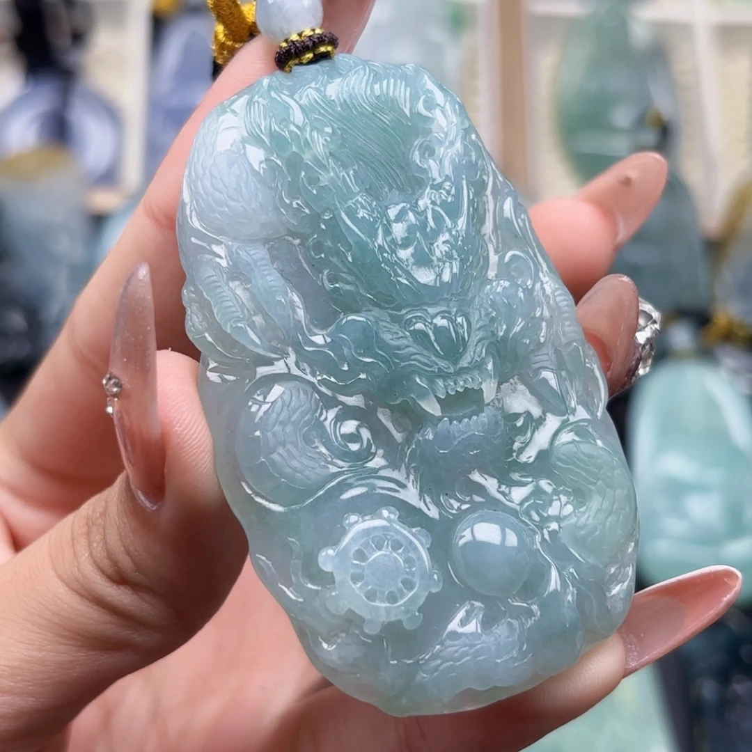 翡翠未镶嵌颈饰龙牌