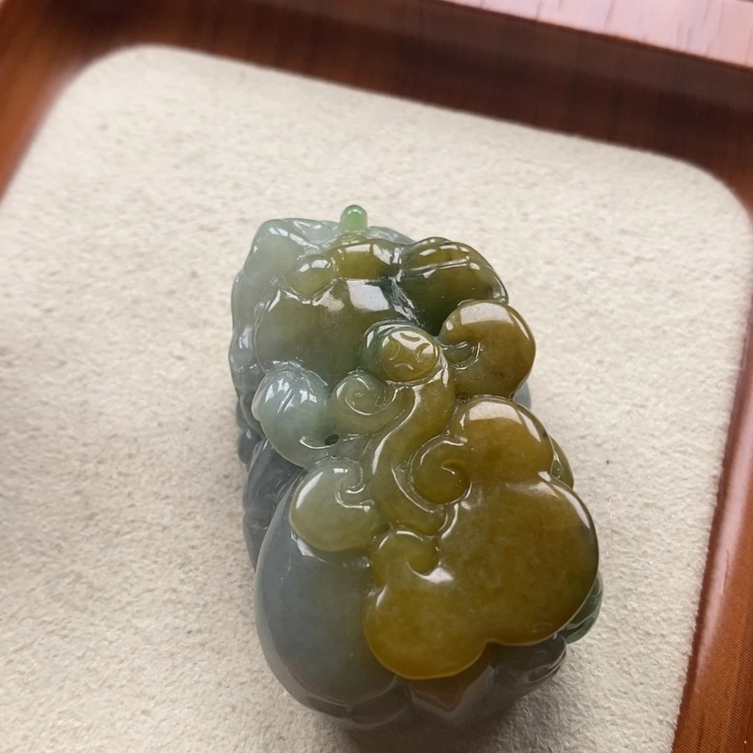 翡翠未镶嵌颈饰如意貔貅