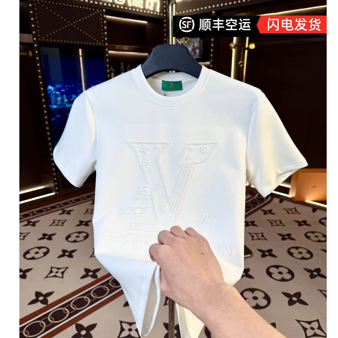 【顺丰空运】2025新年款男士輕奢休閑圆领百搭修身刺绣 T恤【2529】