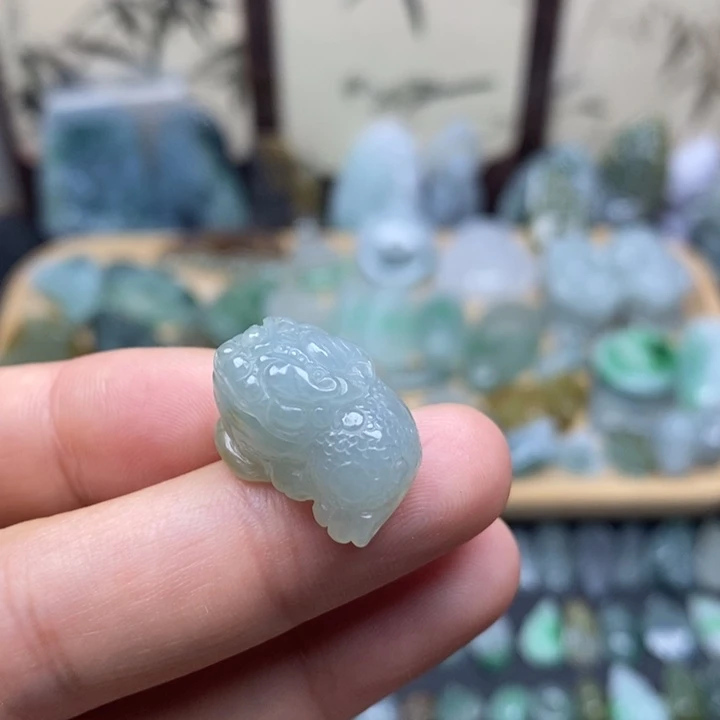 翡翠未镶嵌颈饰金蟾