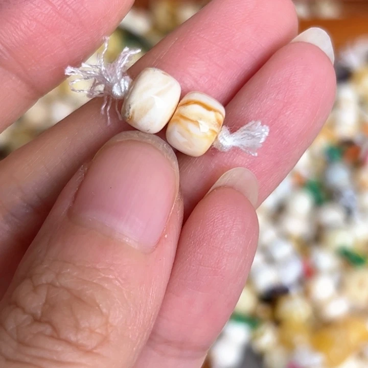未镶嵌蜜蜡裸石8mm一对