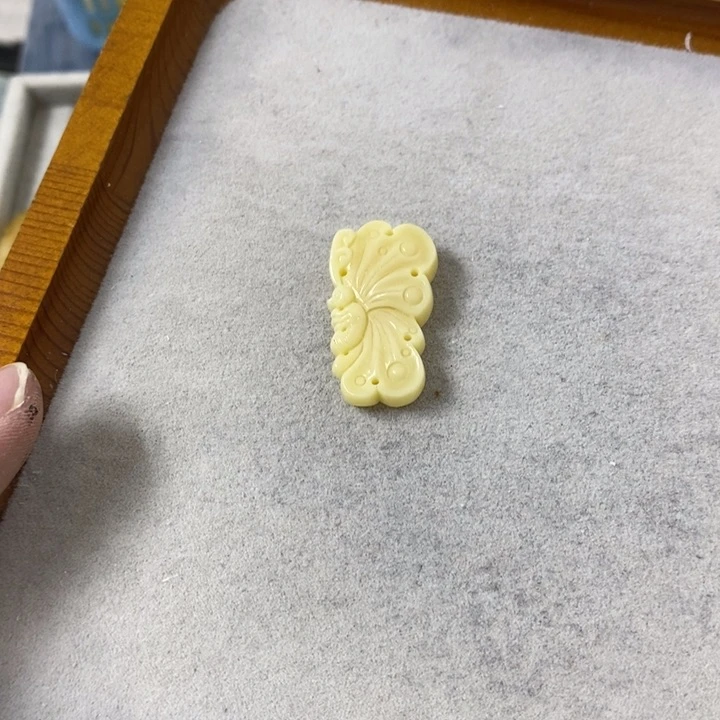 蜜蜡裸石未镶嵌吊坠