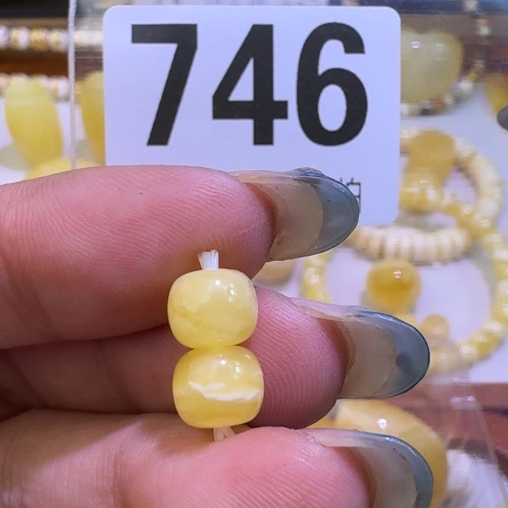 琥珀未镶嵌裸石7.7mm