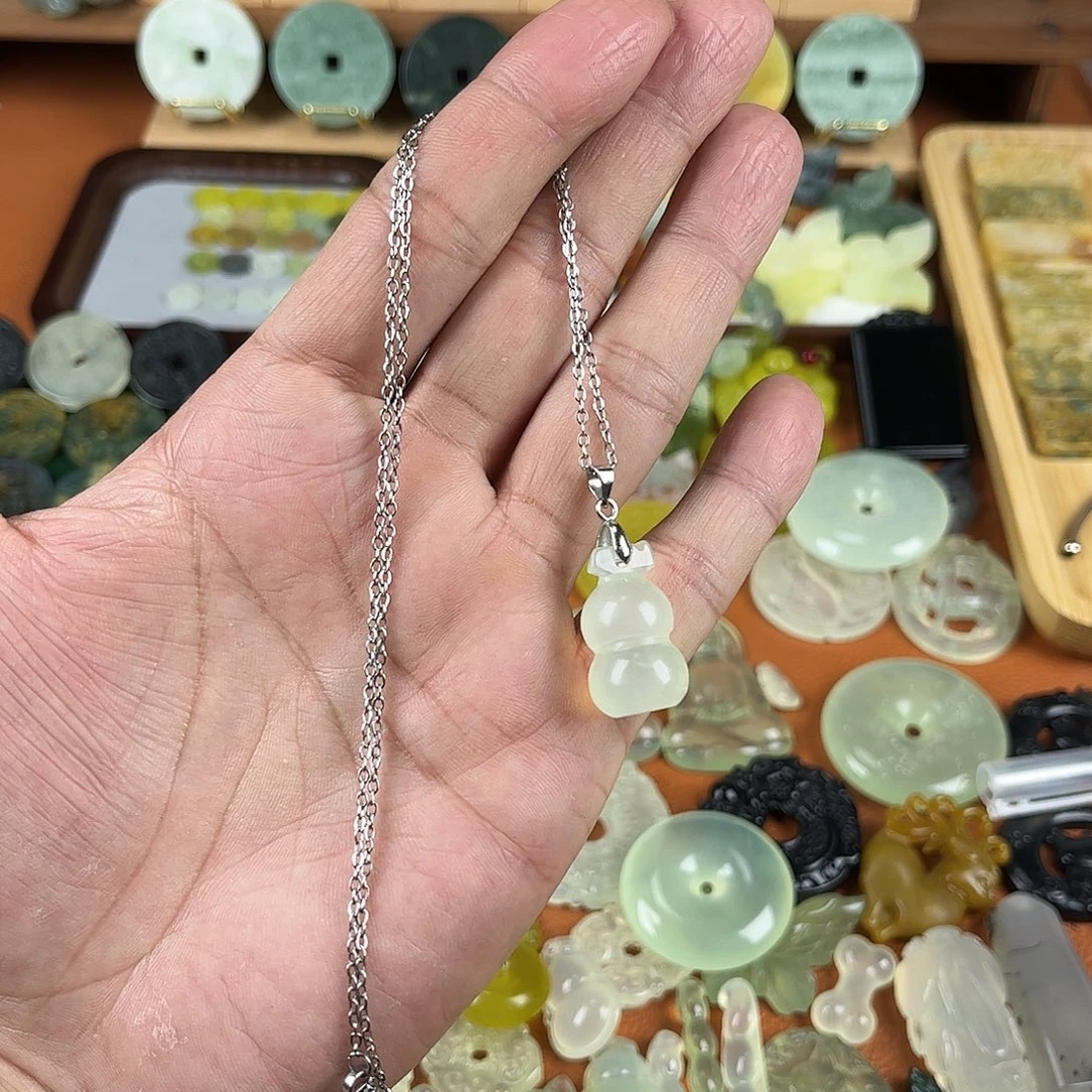 蛇纹石玉未镶嵌颈饰