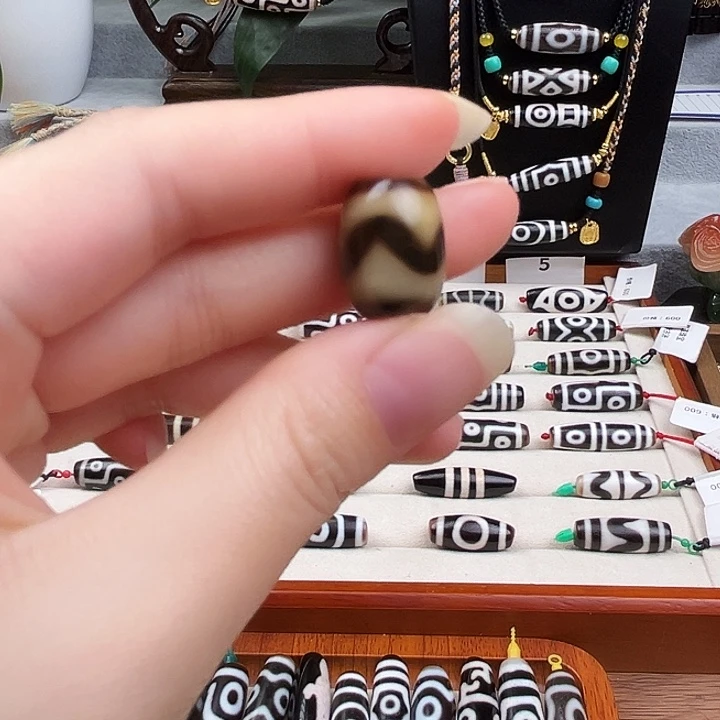 玛瑙/玉髓颈饰合金黑金虎牙