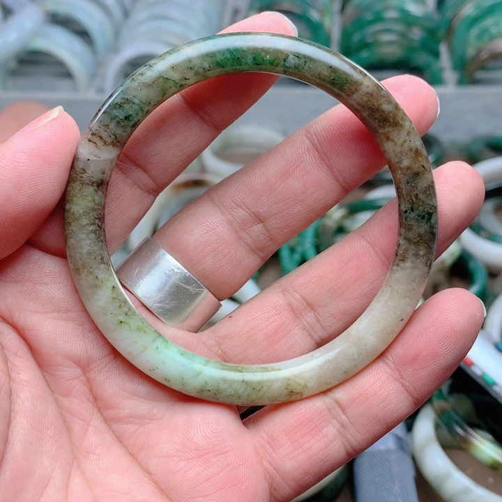 独山玉未镶嵌手镯61+