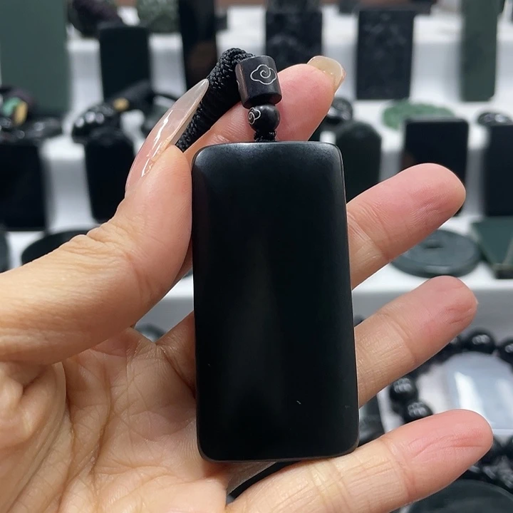 【闪购商品】颈饰未镶嵌和田玉（青玉）n*。