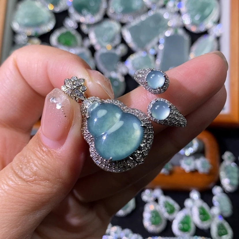 【闪购商品】翡翠颈饰未镶嵌七****了天然