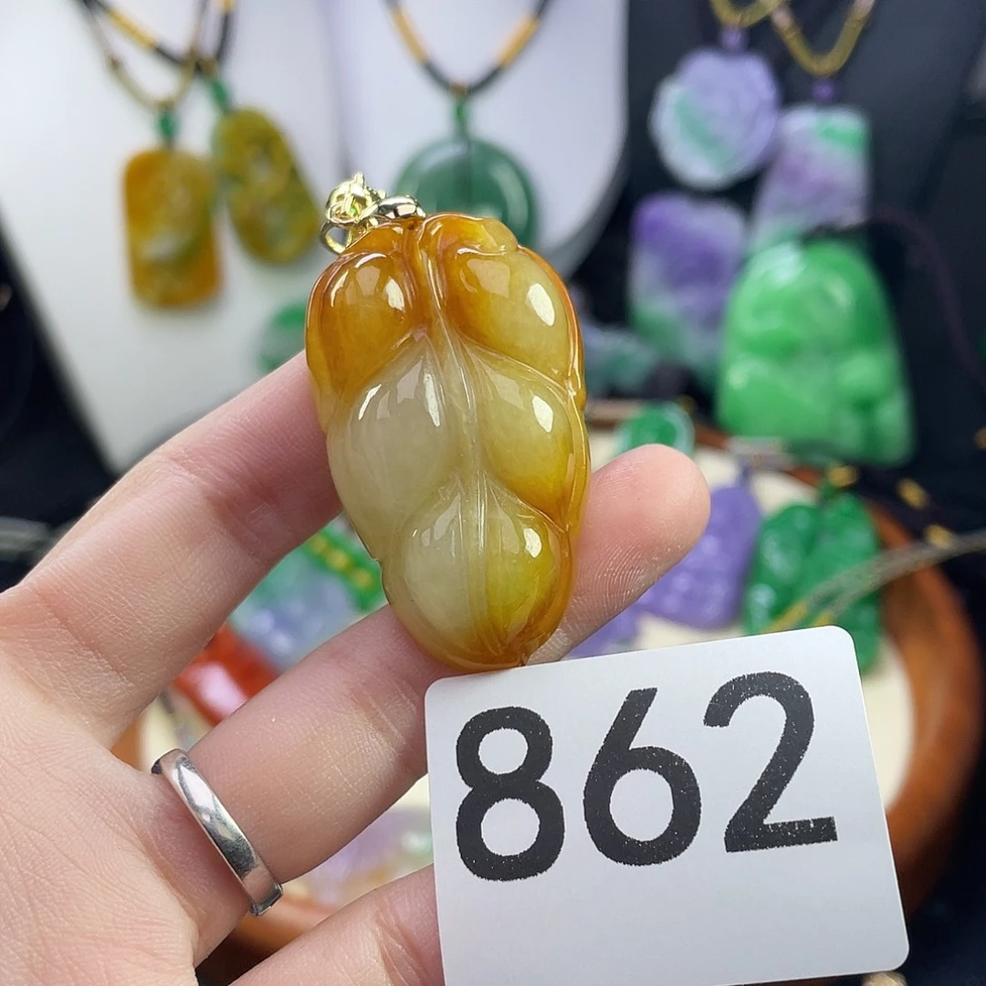 翡翠未镶嵌吊坠(赠链)