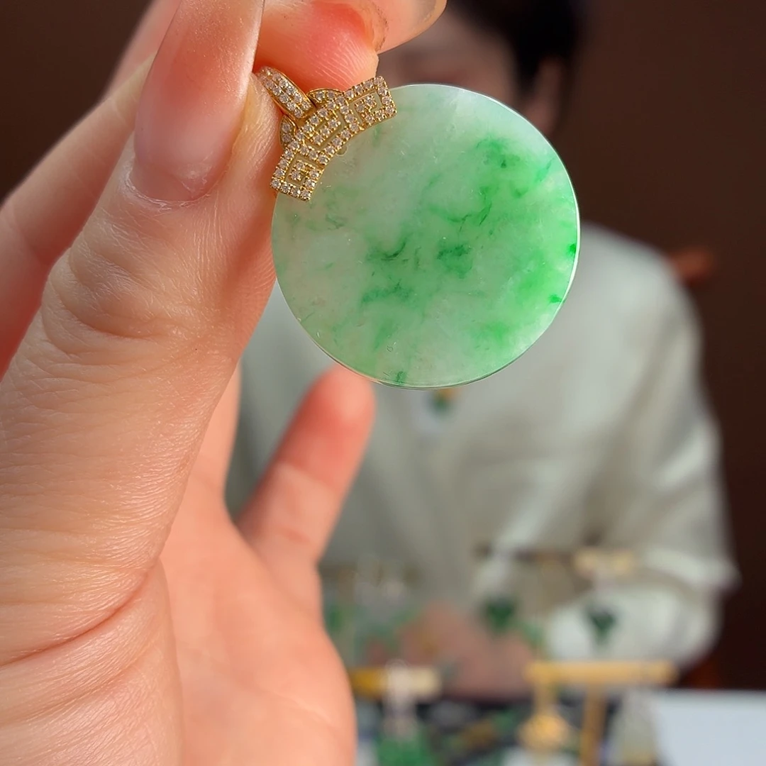 翡翠18K金镶嵌颈饰