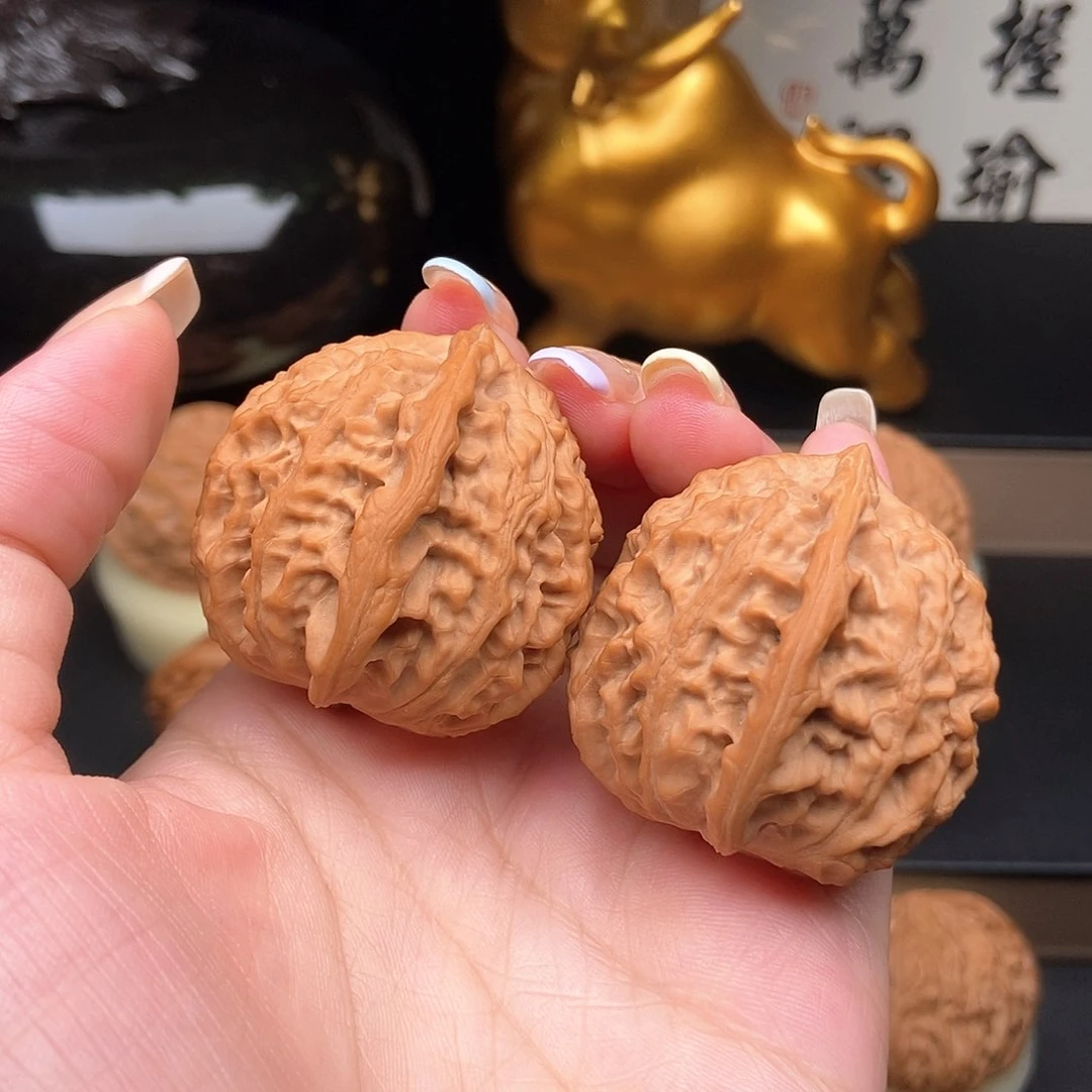 文玩核桃吊坠38金牛