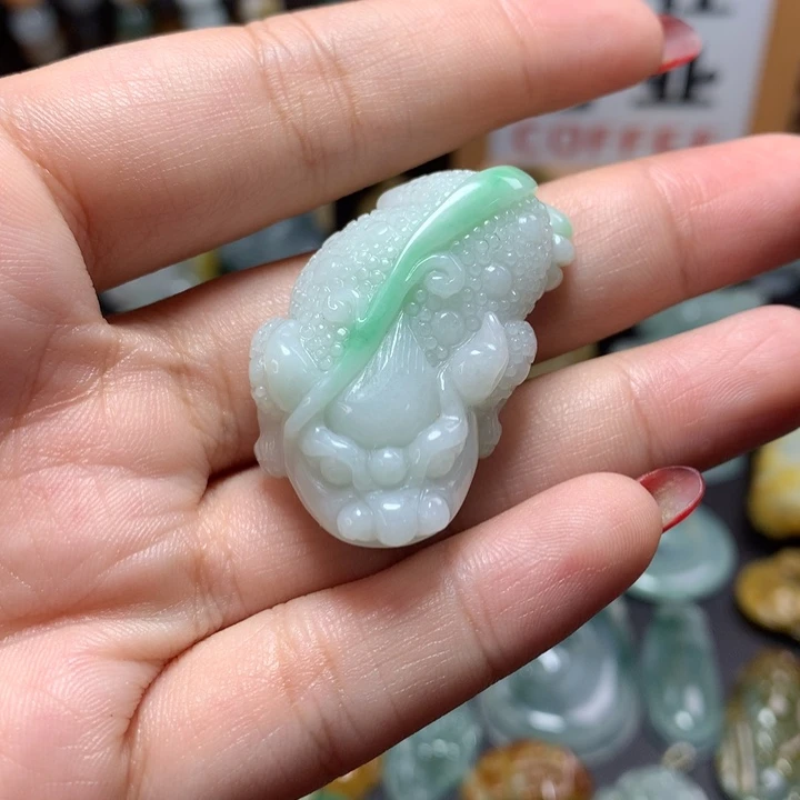 翡翠未镶嵌颈饰金蟾
