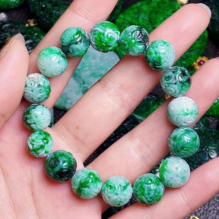 翡翠未镶嵌颈饰多样性