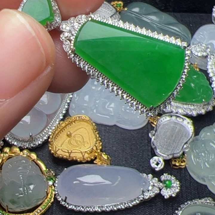 翡翠18K金镶嵌吊坠(不含链)