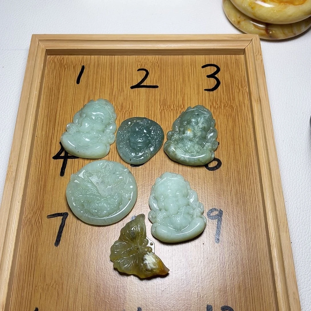 郭***）蛇纹石玉未镶嵌颈饰