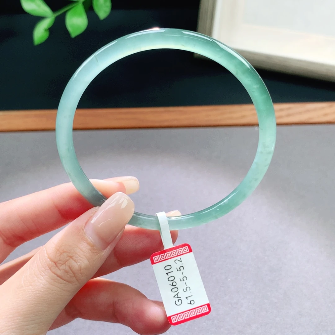 翡翠手镯未镶嵌天然