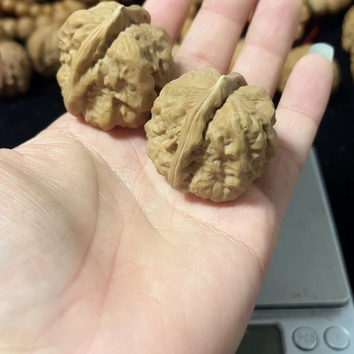 把件文玩核桃38左右微瑕蛤蟆头，编号004