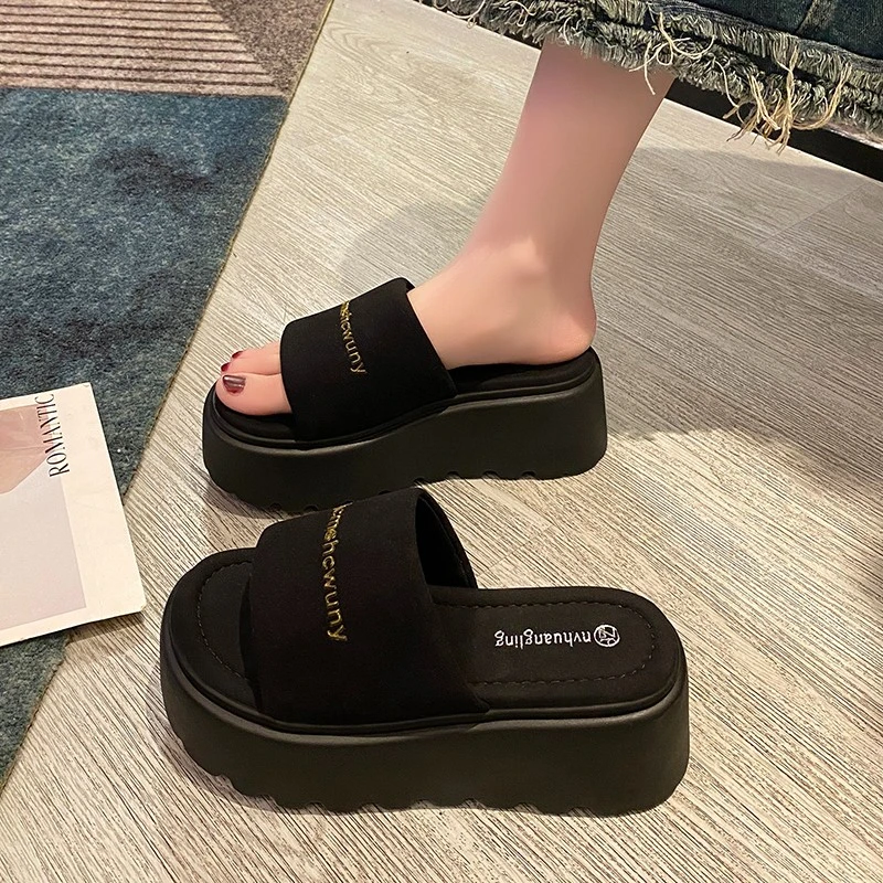 韩系拖鞋女夏外穿厚底2025新款显瘦一字拖黑色字母增高配裙子凉拖