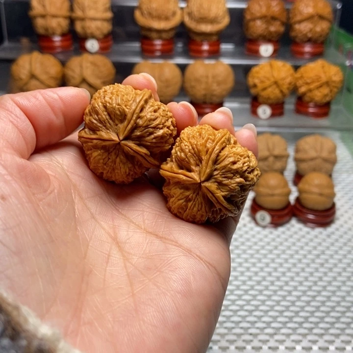 文玩核桃把件37密纹三棱