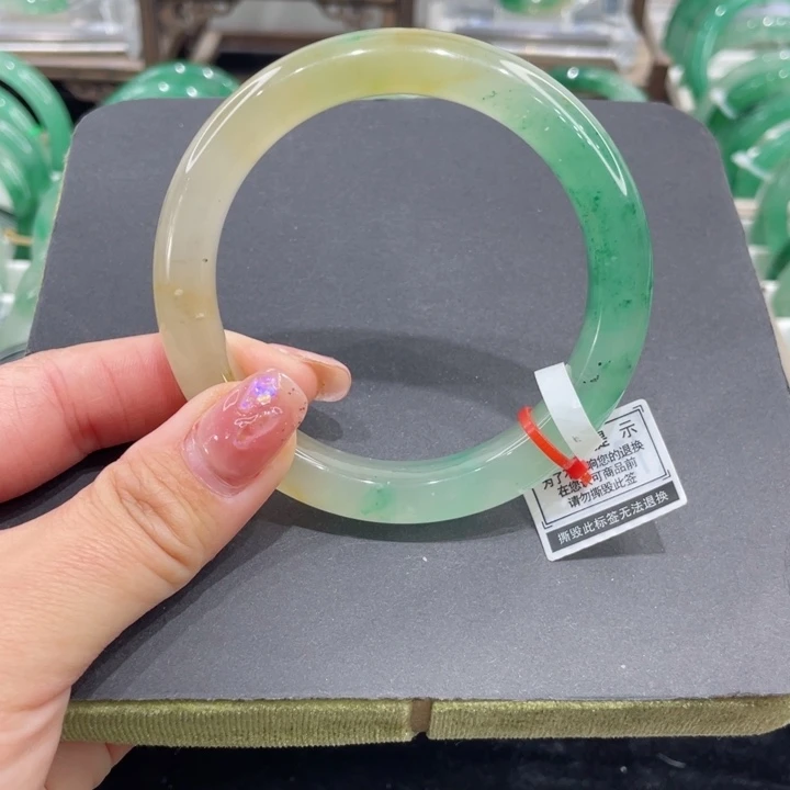 未镶嵌手镯石英质玉柒*?