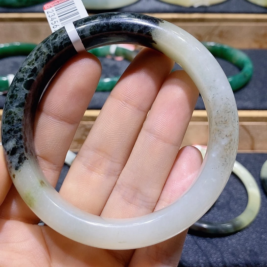 独山玉未镶嵌手镯