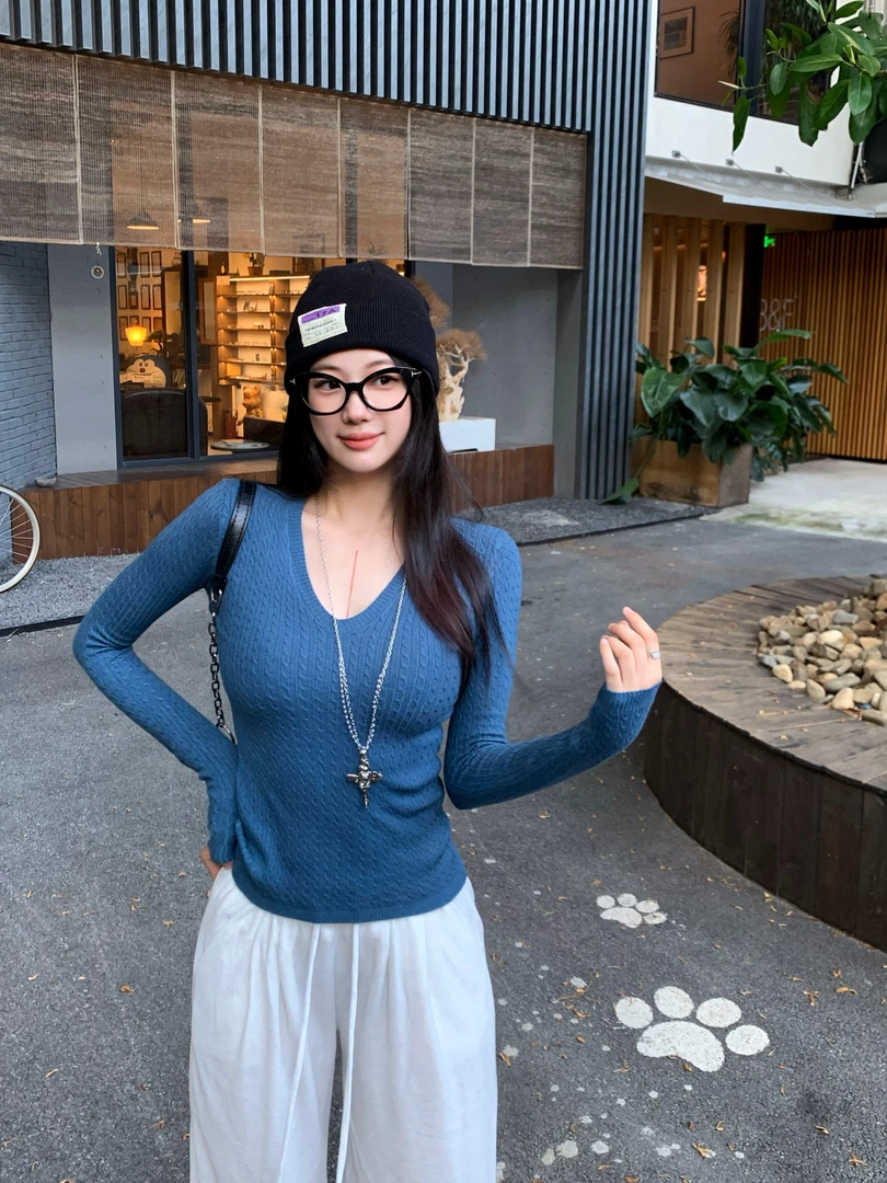 长袖针织衫女2026新款麻花肌理蓝色V领修身多巴胺打底衫上衣D3-15