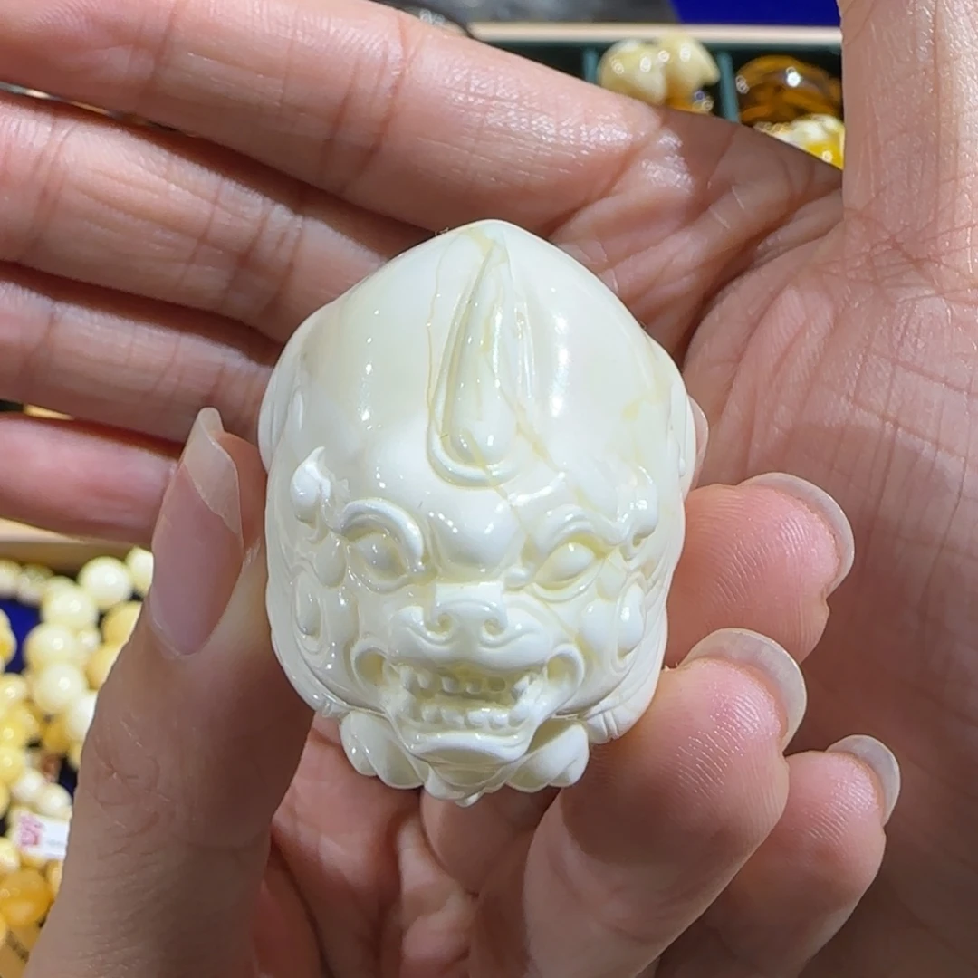 琥珀未镶嵌裸石瓷白纯貔貅吊坠