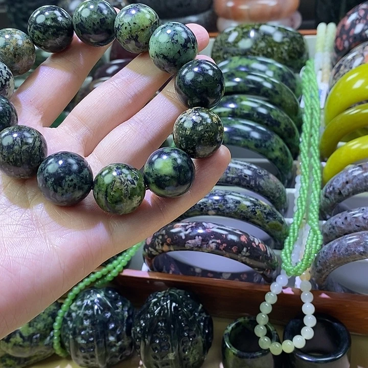 蛇纹石玉未镶嵌卡18手串