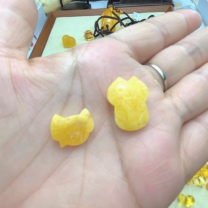 未镶嵌蜜蜡裸石俄料精品猫咪