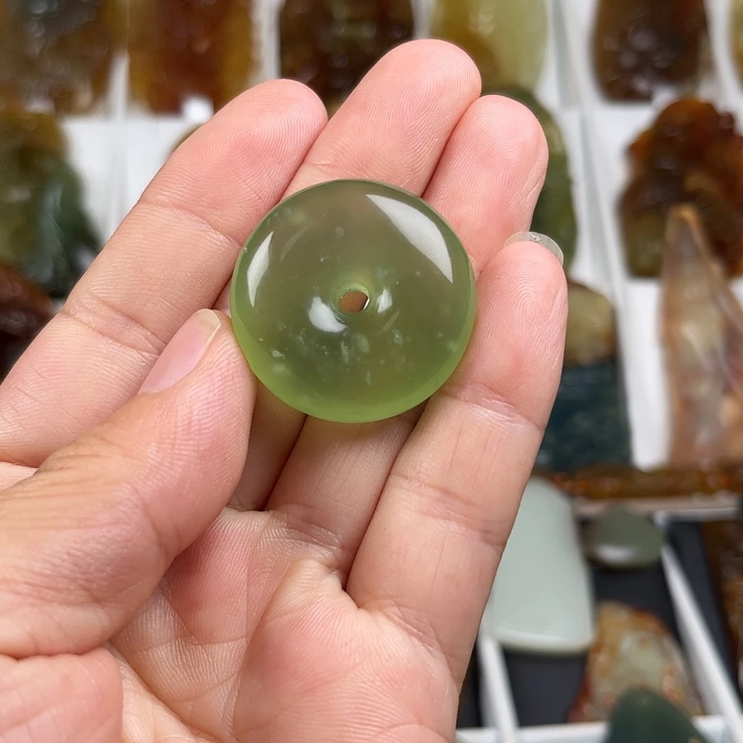 蛇纹石玉未镶嵌颈饰