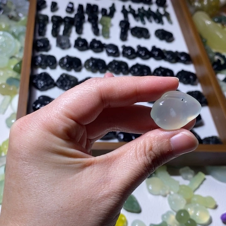 蛇纹石玉合金颈饰