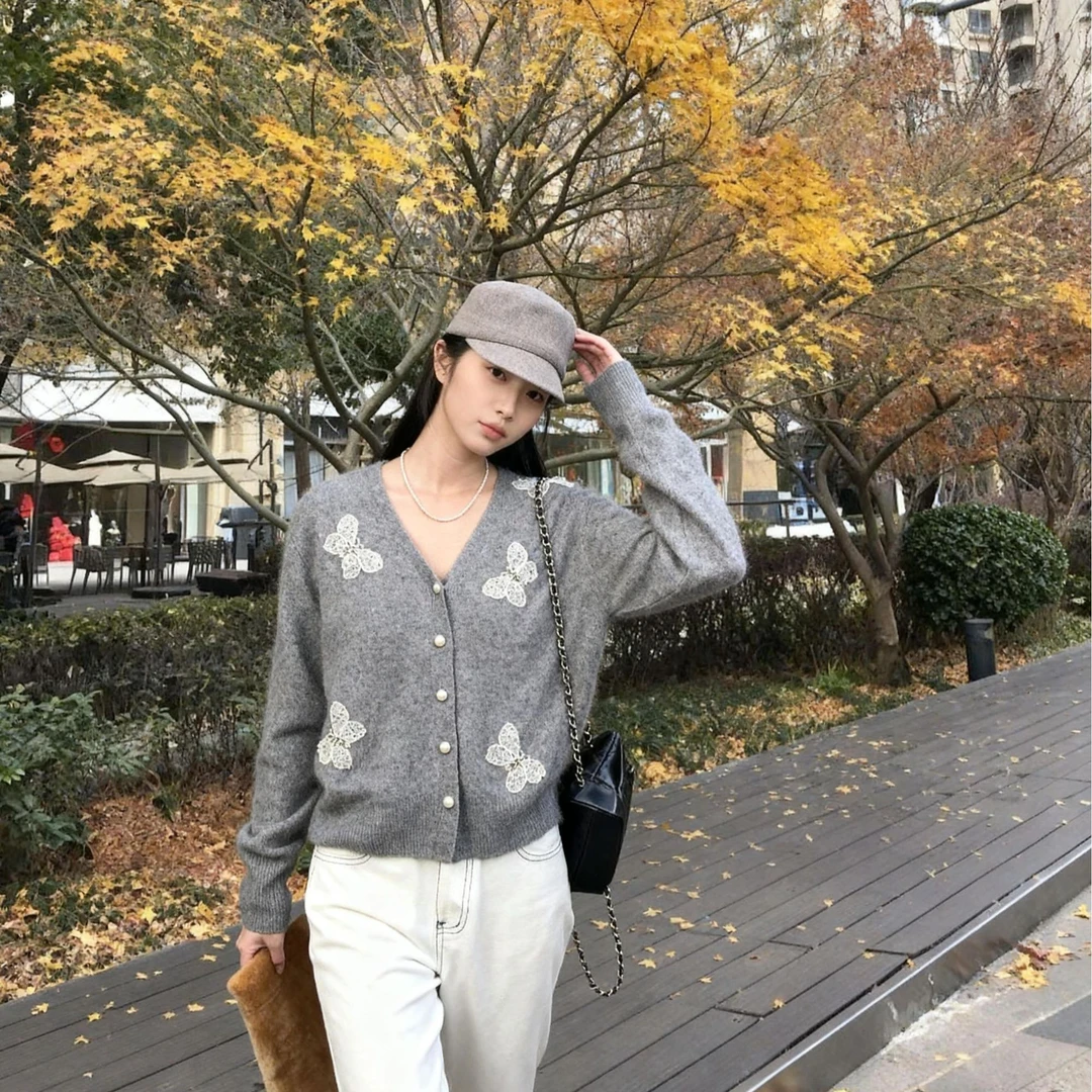 2025秋冬羊绒拉毛V领百搭开衫女重工蝴蝶蕾丝针织上衣外套毛衣