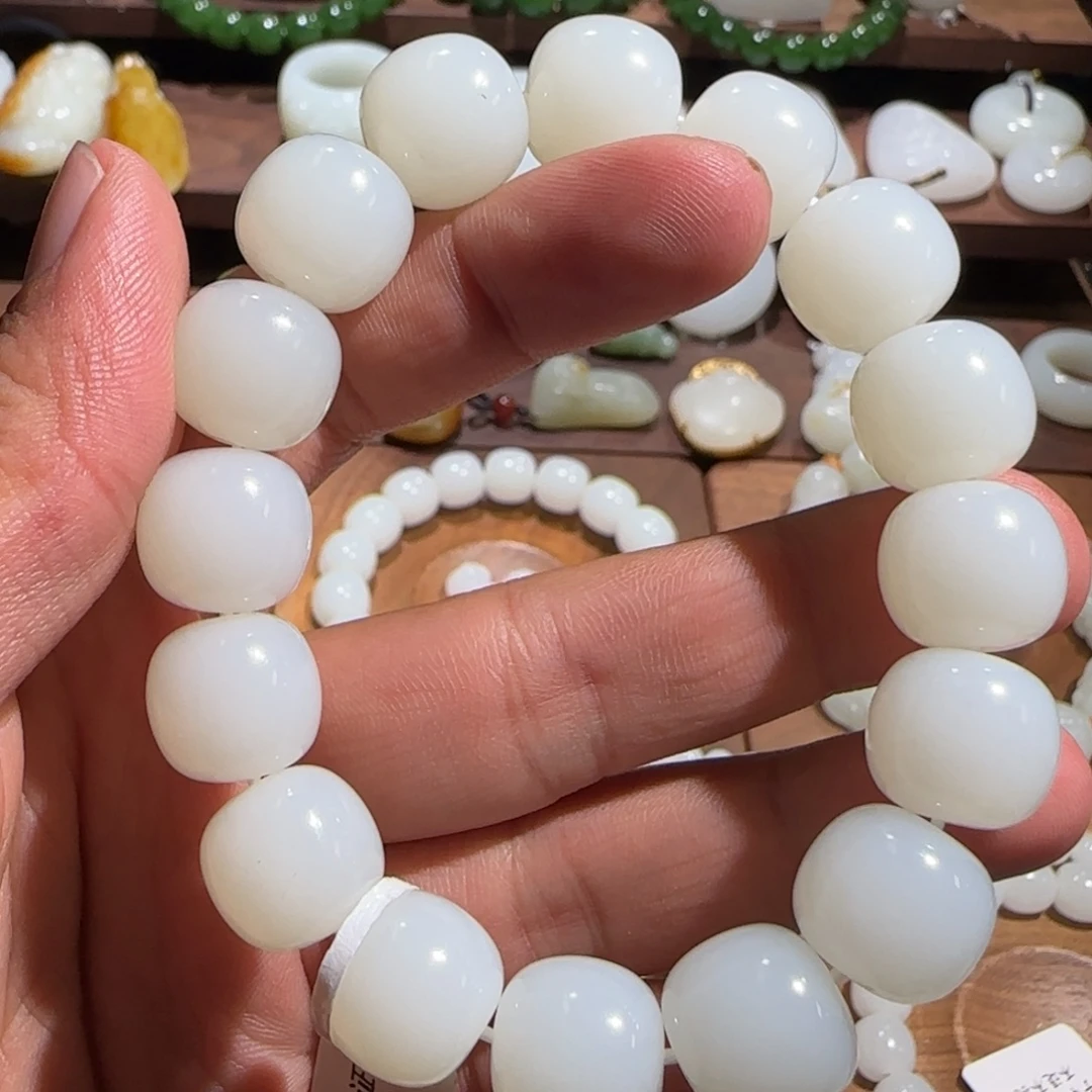 优***秀未镶嵌手链和田玉