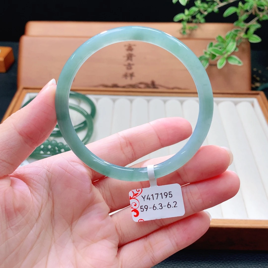 翡翠未镶嵌手镯（圆镯）