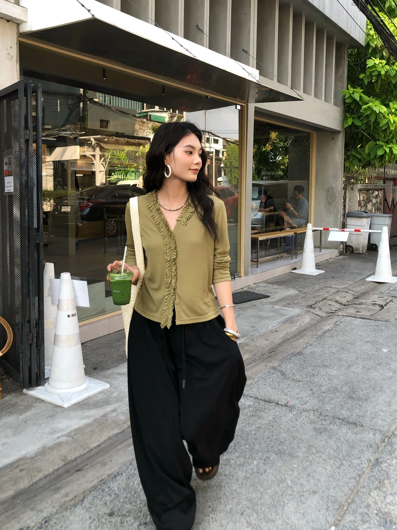 任小艺 高支斜裁手工缩褶木耳边荷叶边V领显瘦上衣女夏季防晒开衫