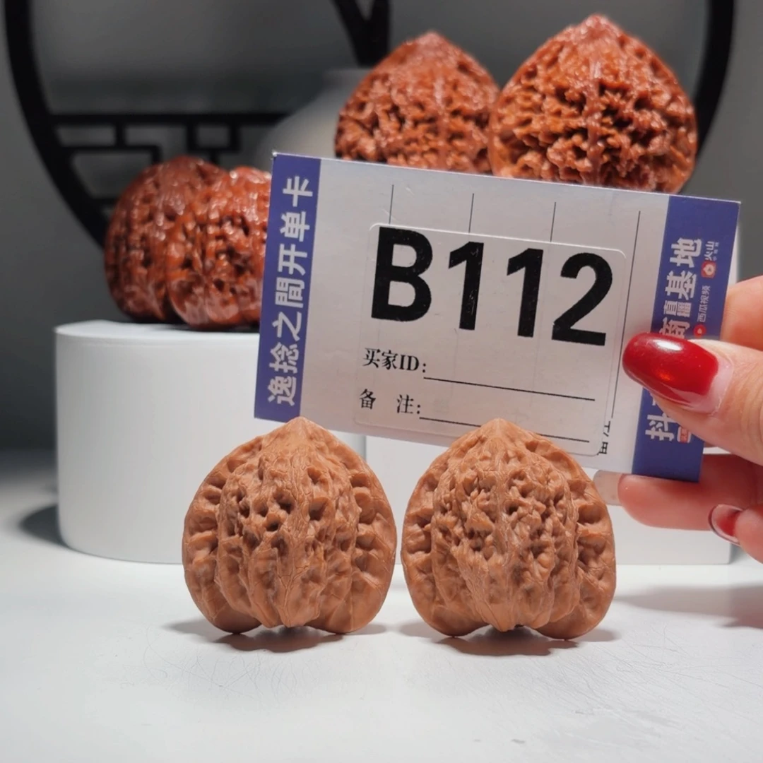 文玩核桃吊坠112  号粉皮老型崔凯 尺39