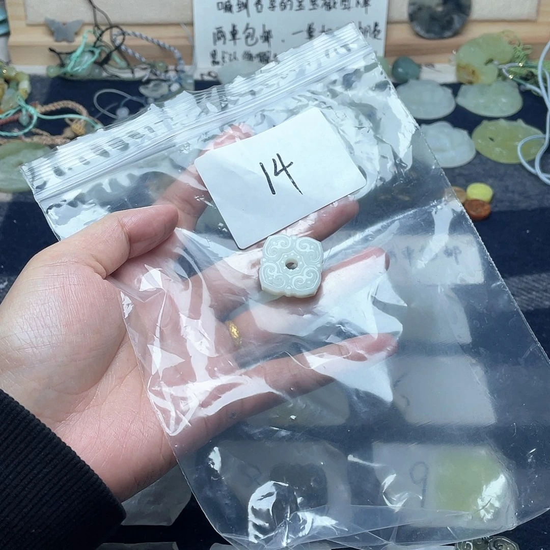 蛇纹石玉颈饰未镶嵌雏****版