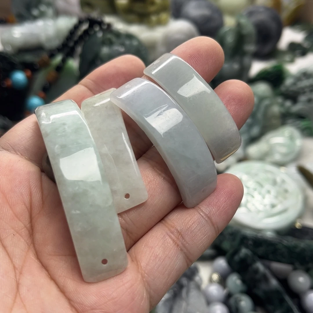 翡翠未镶嵌颈饰7576