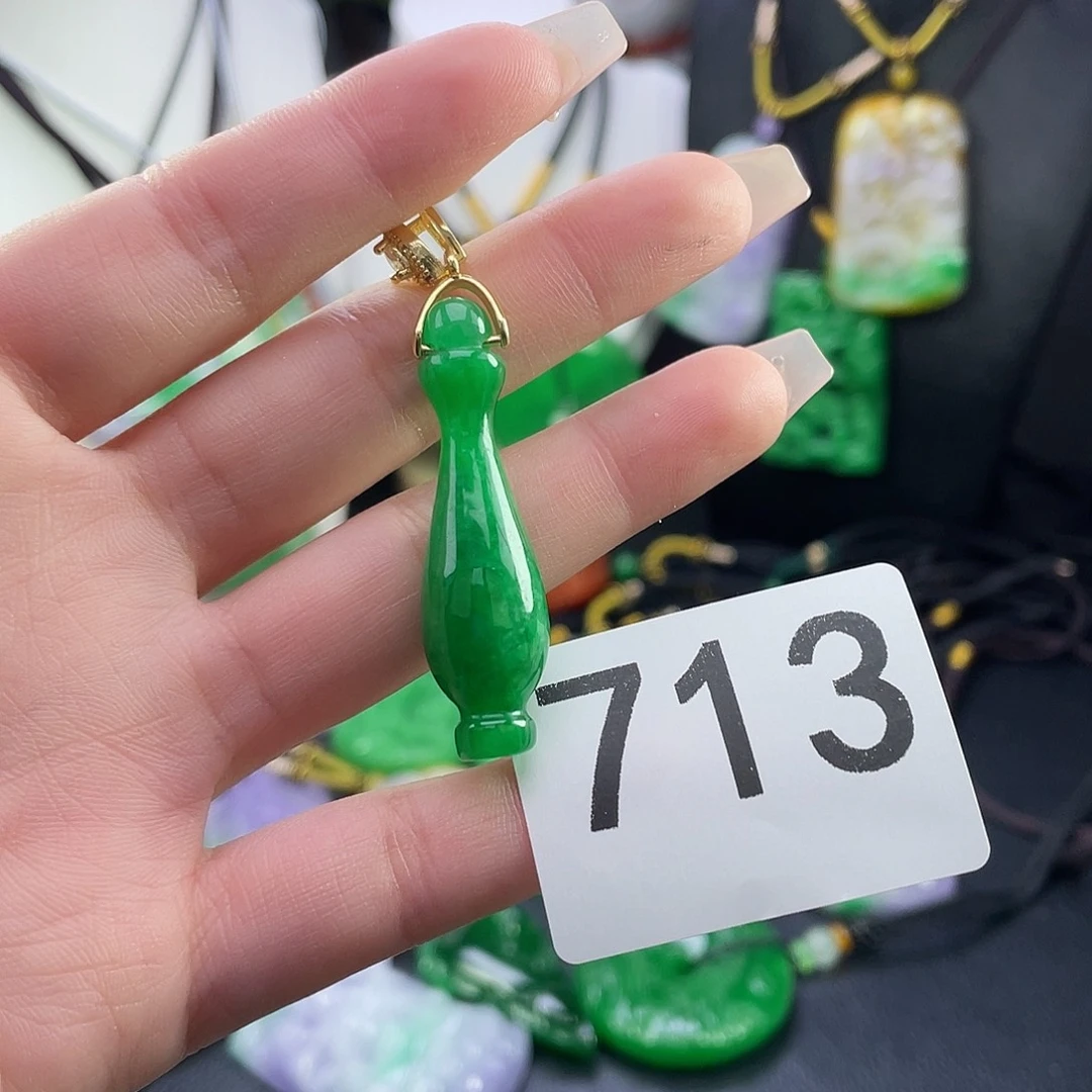翡翠未镶嵌吊坠(赠链)