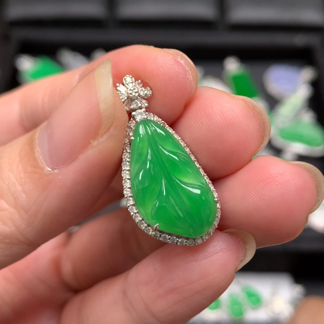 翡翠18K金镶嵌吊坠(不含链)有色线