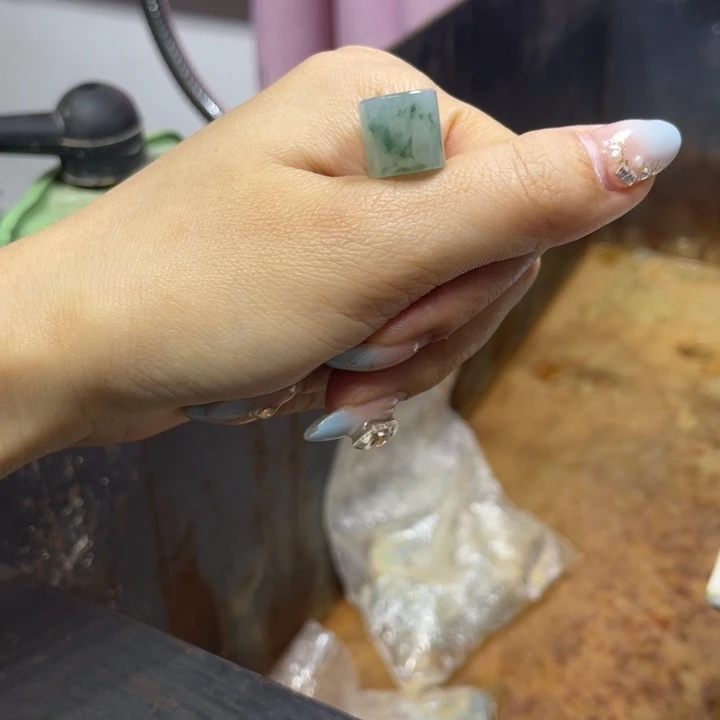 漫***涯定制翡翠未镶嵌边角料