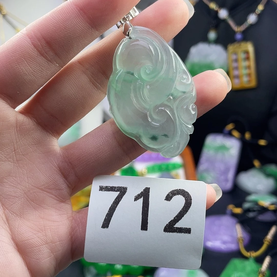 翡翠未镶嵌吊坠(赠链)